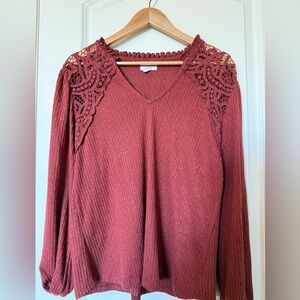 Maurice’s women’s long sleeve top w/lace details (M)‎